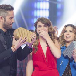 Amaia, emocionada, recoge el trofeo como ganadora de 'OT 2017'