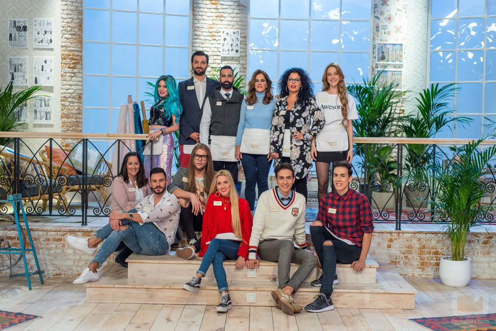 Todos los concursantes de 'Maestros de la costura' posan juntos