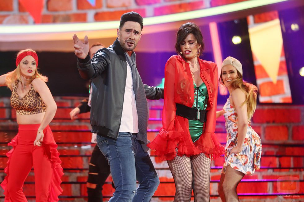 David Amor y Adriana Abenia como Luis Fonsi y Demi Lovato en la gala 17 de 'Tu cara me suena'