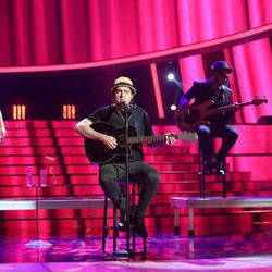 Raúl Pérez imitando a Joaquín Sabina en la gala 17 de 'Tu cara me suena'