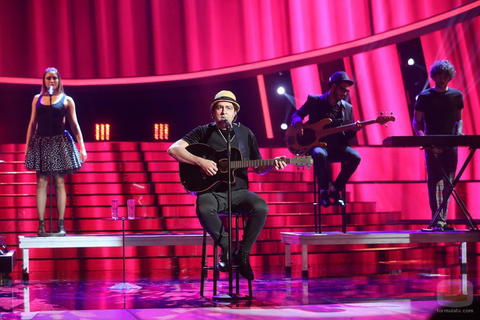 Raúl Pérez imitando a Joaquín Sabina en la gala 17 de 'Tu cara me suena'