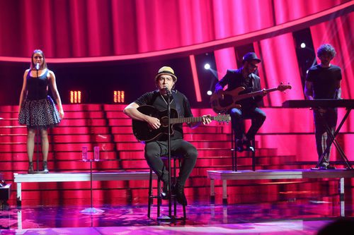 Raúl Pérez imitando a Joaquín Sabina en la gala 17 de 'Tu cara me suena'