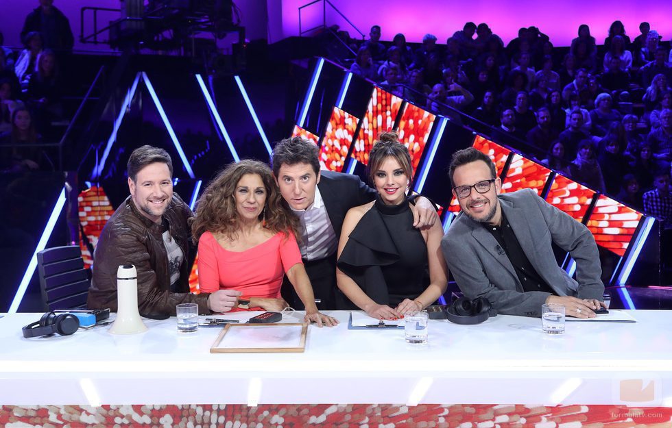 Presentador y jurado en la gala 17 de 'Tu cara me suena'