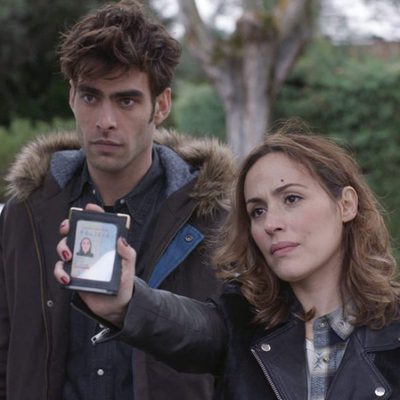 Irene Montalá y Jon Kortajarena en el primer capítulo de 'La verdad'