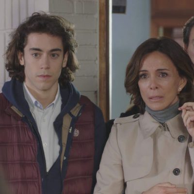 Parte de la familia García McMahón en el primer capítulo de 'La verdad'