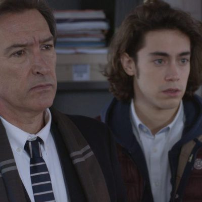 Oriol Puig y Ginés García Millán en el primer capítulo de 'La verdad'