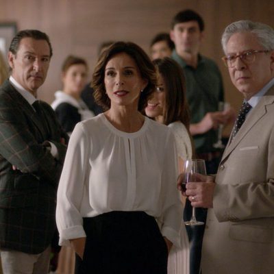 Los protagonistas de 'La verdad' celebran una fiesta por la vuelta de Paula en el primer capítulo