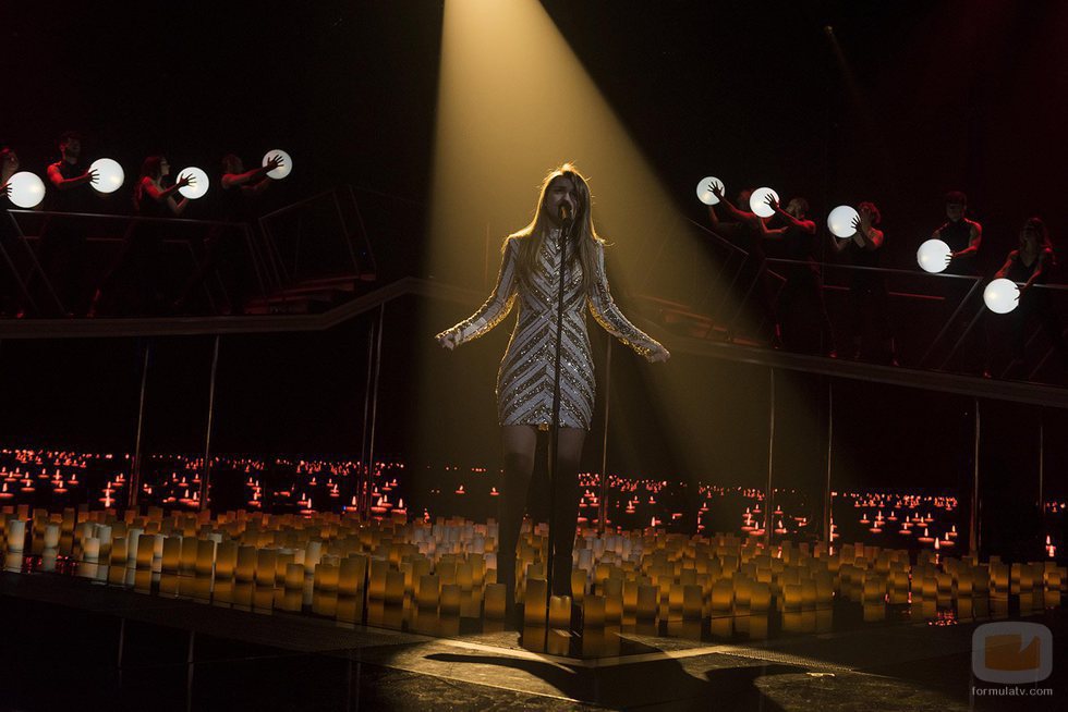 Amaia interpreta "Shake it out" en la Gala Fiesta de 'OT 2017'