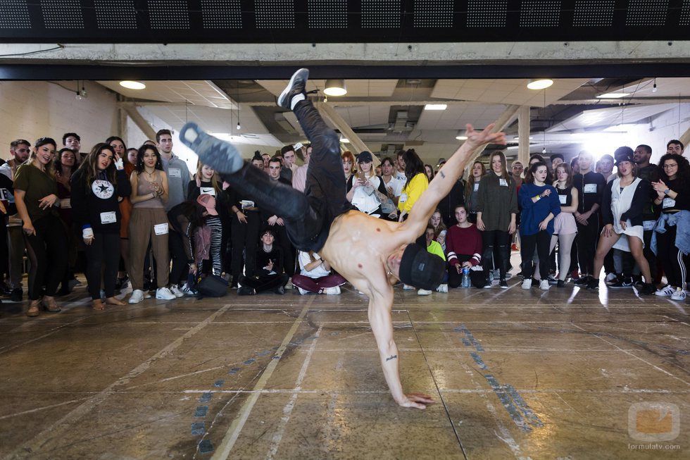 Un bailarín haciendo piruetas en los castings de 'Fama a bailar 2018'