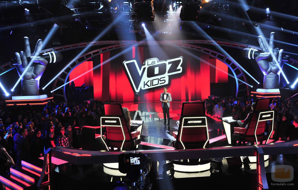 Jesús Vázquez en el plató de 'La Voz Kids 4'