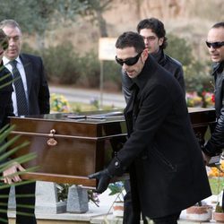 Escena del funeral de Isaac en 'Física o química'