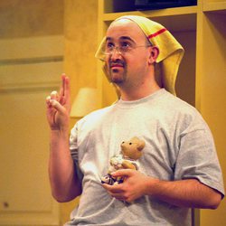 Javier Cámara con un trapo en la cabeza en '7 vidas'