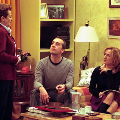 Amparo Baró mirando a Gonzalo de Castro y Blanca Portillo en '7 vidas'