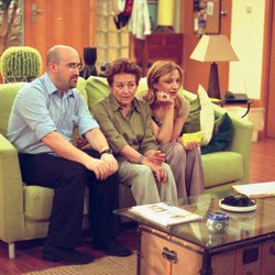 Javier Cámara, Amparo Baró y Blanca Portillo en el sofá en '7 vidas'