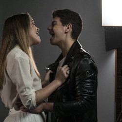 Amaia y Alfred cantando en el rodaje del videoclip de "Tu canción"