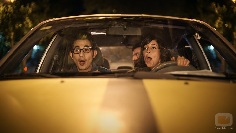 Sandra y Berto se divierten en el coche en 'Mira lo que has hecho'