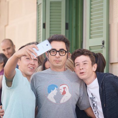 Berto se hace un selfie con algunos seguidores en 'Mira lo que has hecho'