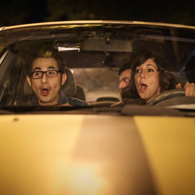 Berto, Sandra y unos amigos en el coche en 'Mira lo que has hecho'