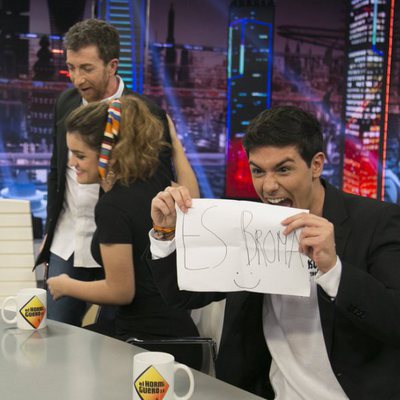 Alfred y Amaia gastan una broma a Pablo Motos durante su visita a 'El Hormiguero?
