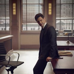 Justin Bartha en el juzgado de 'The Good Fight'