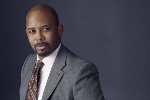 Michael Boatman posa como Julius Cain en la imagen promocional de 'The Good Fight'