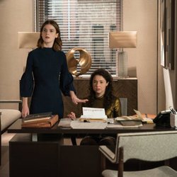 Rose Leslie y Sarah Steele en una escena de 'The Good Fight'