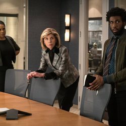 Audra McDonald, Christine Baranski y Nyambi Nyambi en 'The Good Fight'