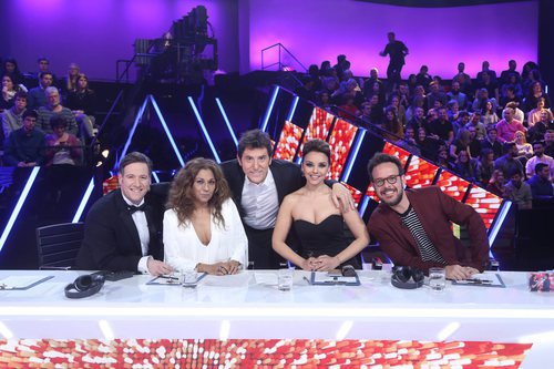 Manel Fuentes posa con el jurado en la gala final de la sexta edición de 'Tu cara me suena'