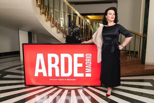 Debi Mazar posa para los medios caracterizada como Ava Gardner