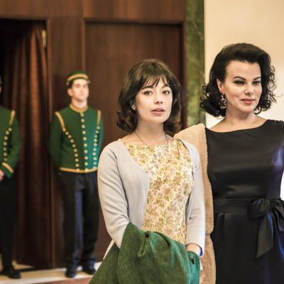 Anna Castillo y Debi Mazar como Pilar y Ava Gardner en 'Arde Madrid'