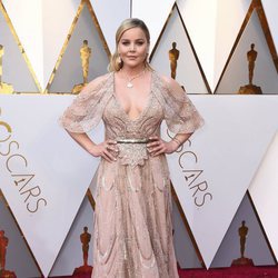 Abbie Cornish posa en la alfombra roja de los Oscar 2018