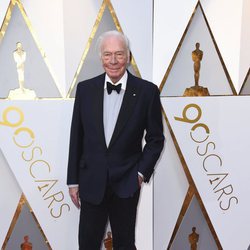 Christopher Plummer posa en la alfombra roja de los Oscar 2018
