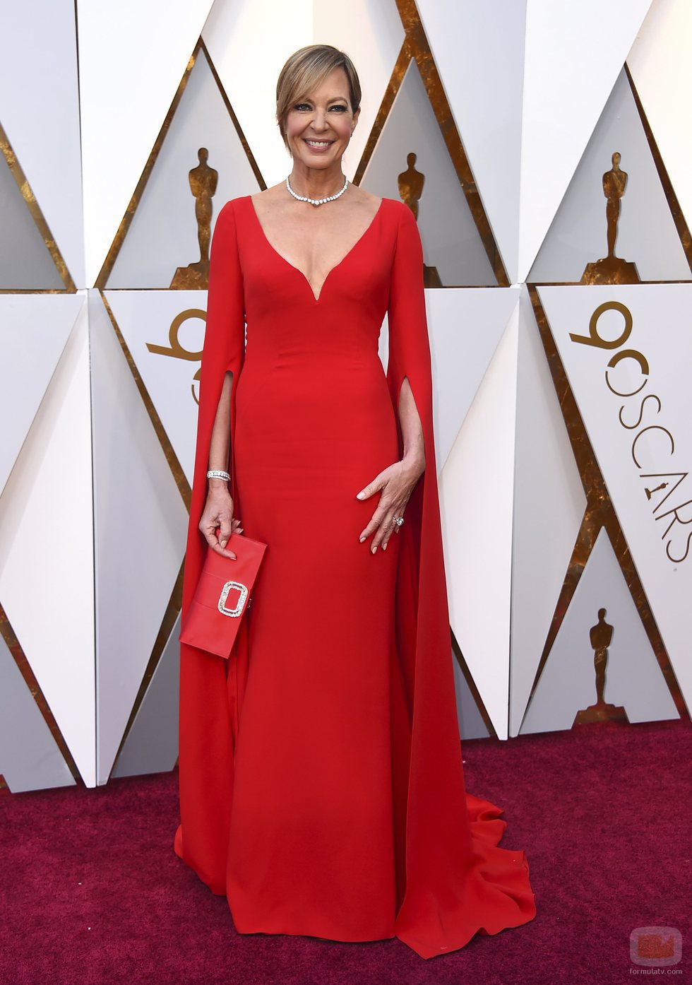 Allison Janney posa en la alfombra roja de los Oscar 2018