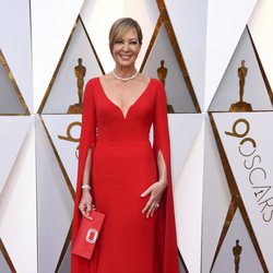 Allison Janney posa en la alfombra roja de los Oscar 2018