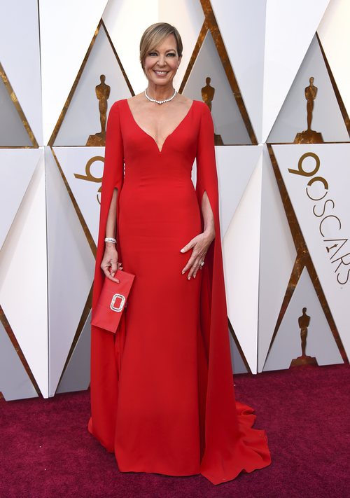 Allison Janney posa en la alfombra roja de los Oscar 2018