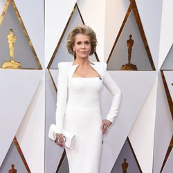 Jane Fonda posa en la alfombra roja de los Oscar 2018
