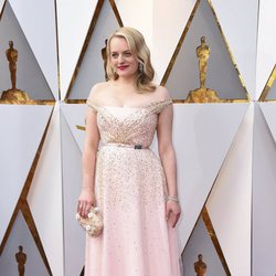 Elisabeth Moss posa en la alfombra roja de los Oscar 2018