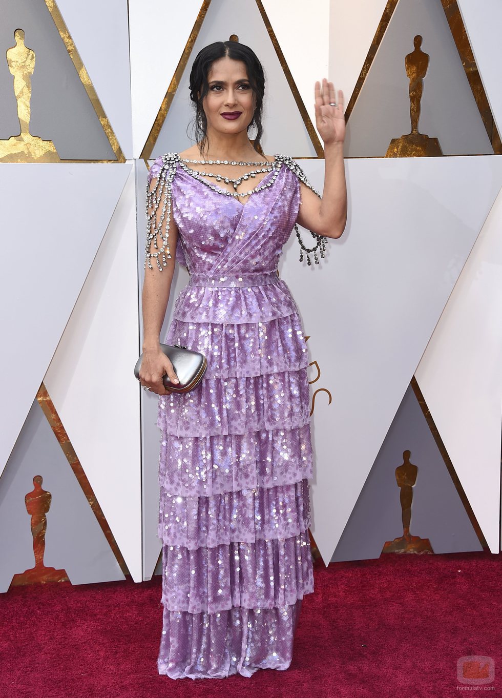 Salma Hayek posa en la alfombra roja de los Oscar 2018