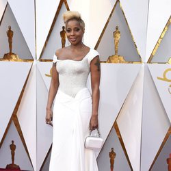 Mary J. Blige posa en la alfombra roja de los Oscar 2018