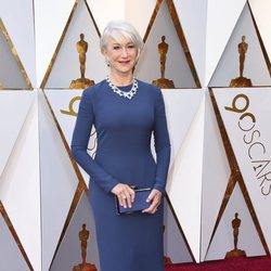 Helen Mirren posa en la alfombra roja de los Oscar 2018