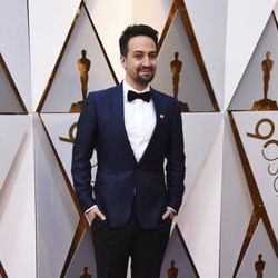 Lin-Manuel Miranda posa en la alfombra roja de los Oscar 2018