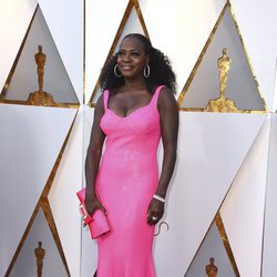 Viola Davis posa en la alfombra roja de los Oscar 2018