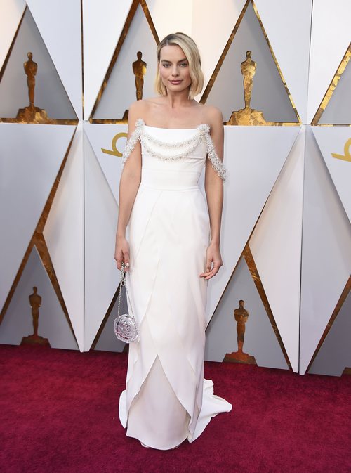 Margot Robbie posa en la alfombra roja de los Oscar 2018