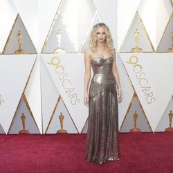 Jennifer Lawrence posa en la alfombra roja de los Oscar 2018