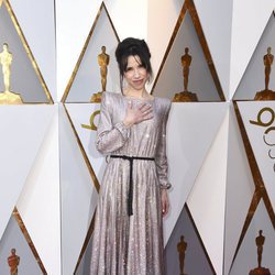 Sally Hawkins posa en la alfombra roja de los Oscar 2018