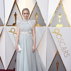 Emily Blunt posa en la alfombra roja de los Oscar 2018