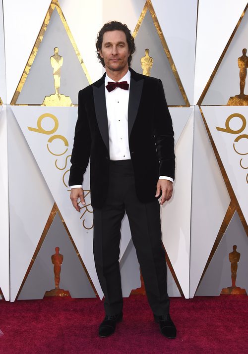 Matthew McConaughey posa en la alfombra roja de los Oscar 2018