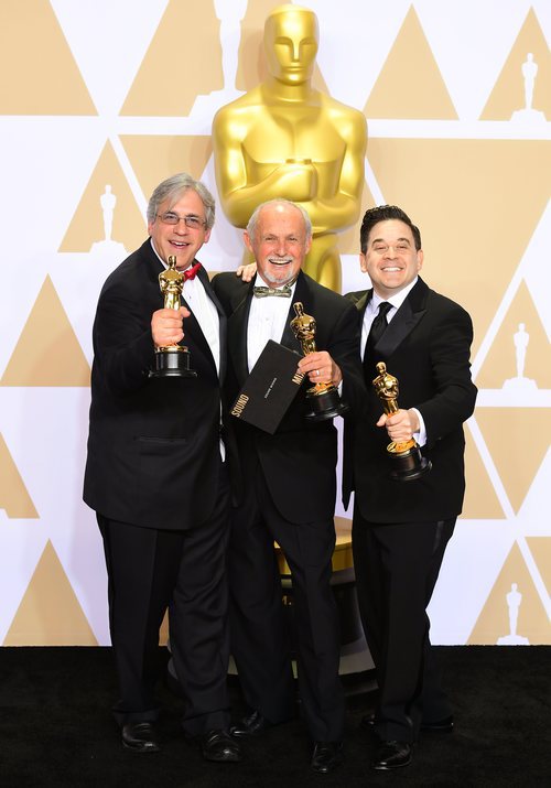 Mark Weingarten, Gregg Landaker y Gary A. Rizzo posan con el Oscar a Mejor Mezcla de Sonido
