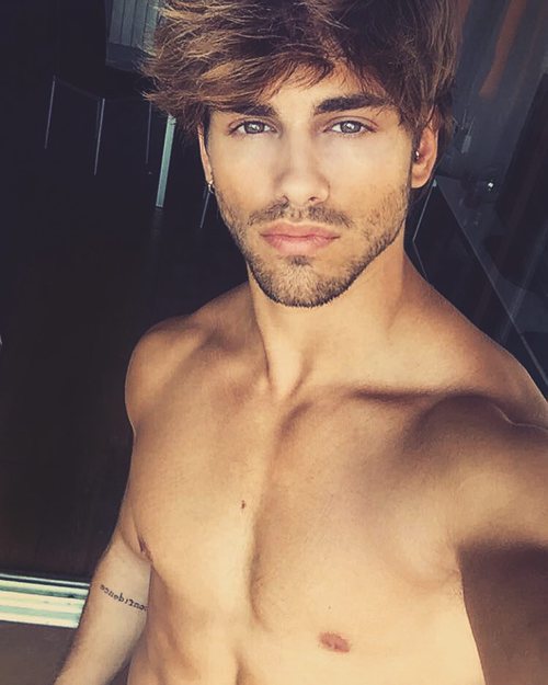 Sergio Carvajal de 'Supervivientes 2018' se fotografía con el torso desnudo