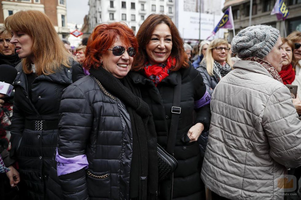 Ana Rosa Quintana y Rosa Villacastín, en la manifestación del 8 de marzo 